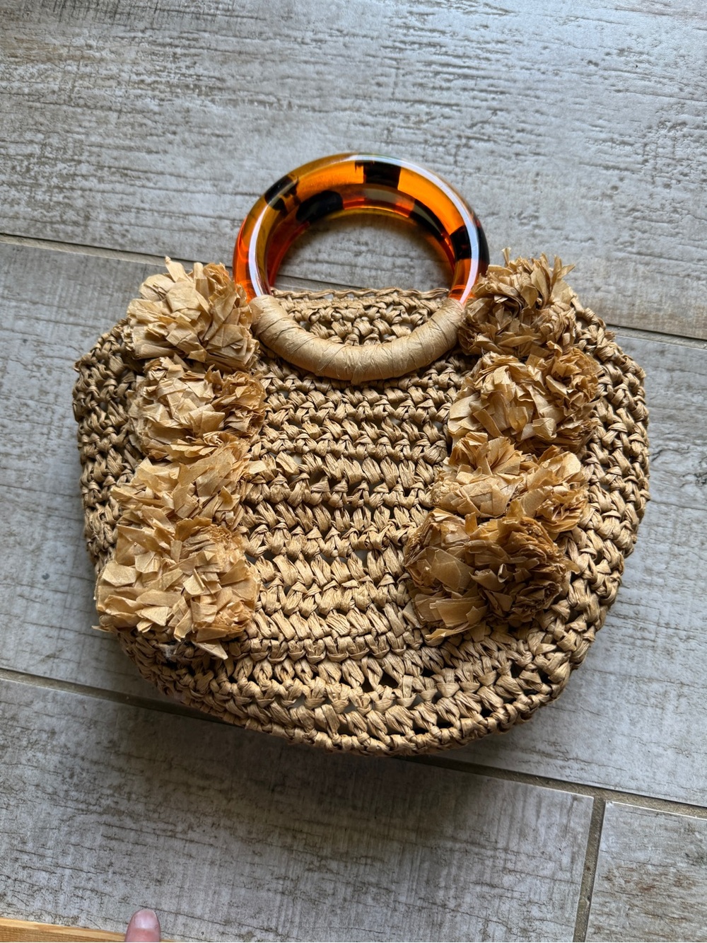 Cyprus style crochet raffia bucket bag with faux tortoiseshell handles - Picture 2 of 6